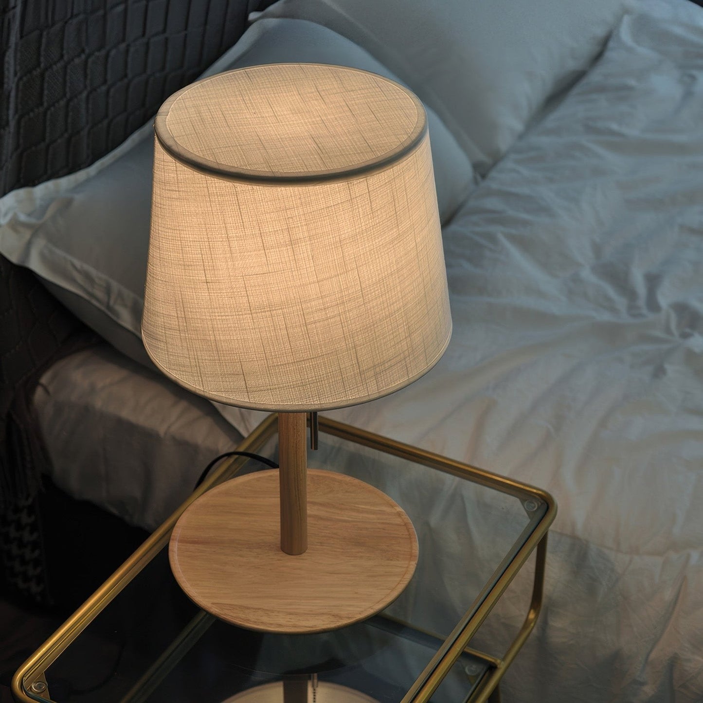 Nordische Walnusslampe | Elegante Tischleuchte mit Stoffschirm 3