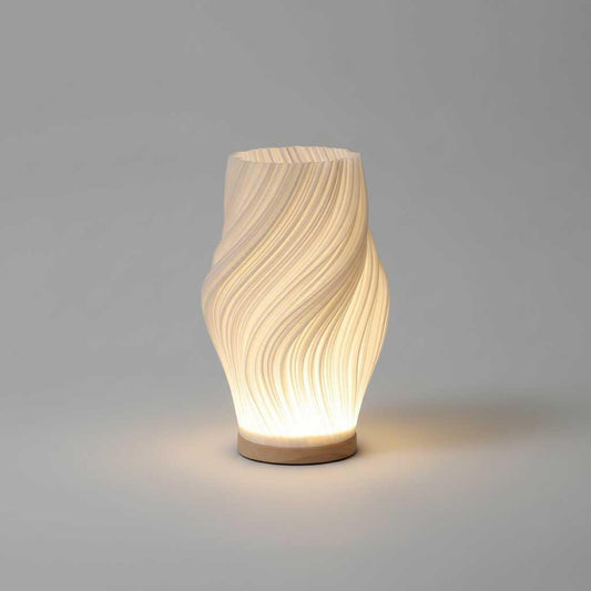 Serene Wavecrest | Moderne Tischlampe mit Wellenförmigem Schirm